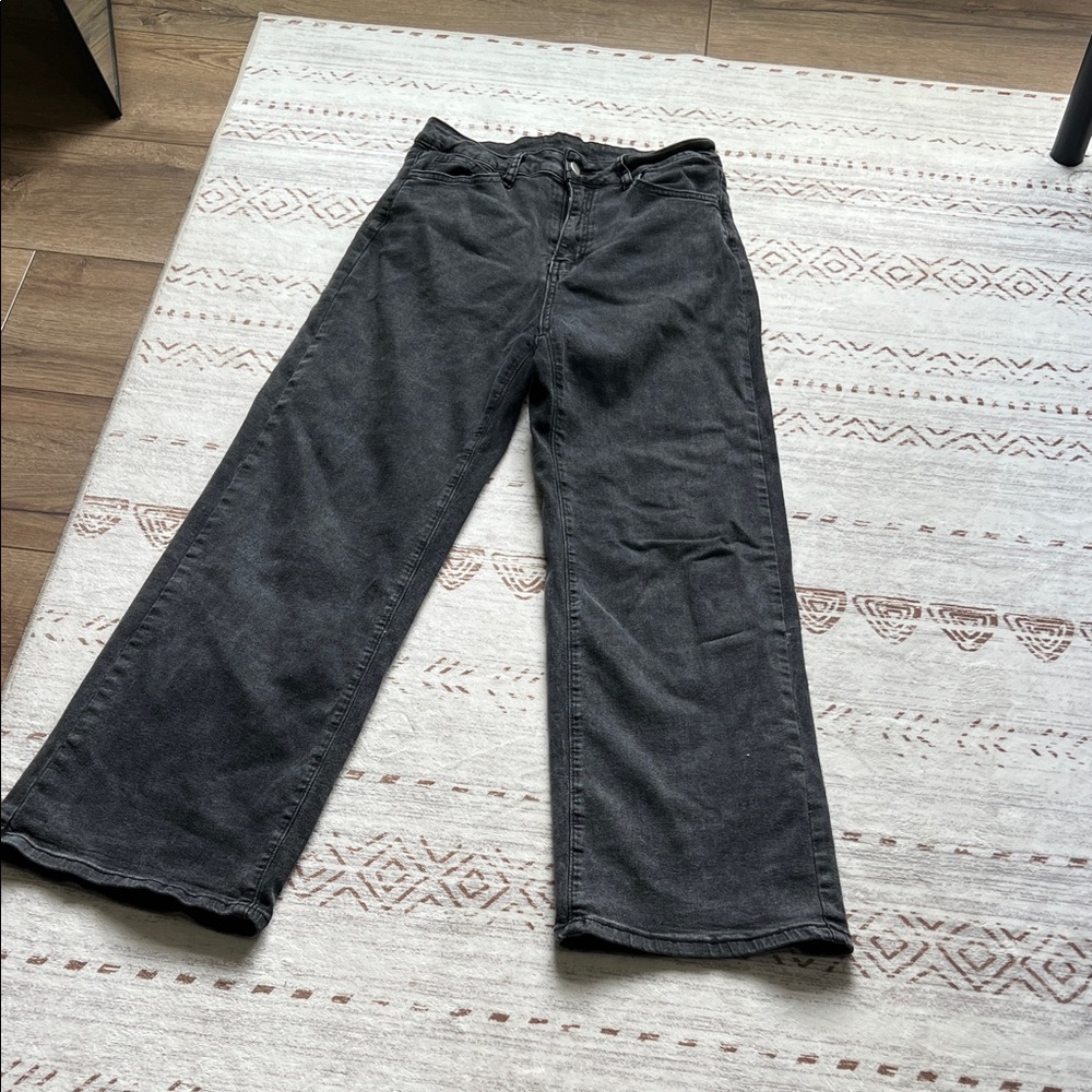 Black Wide-Leg Jeans